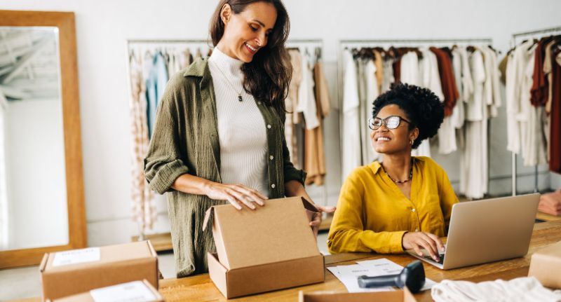 mulheres em loja exaltando o empreendedorismo feminino