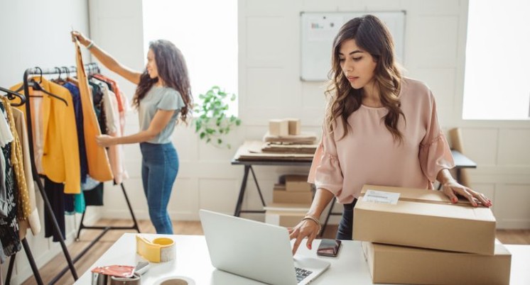 Saiba como empreender com pouco dinheiro: manual de ideias para 2025