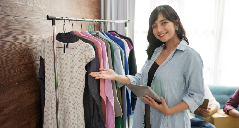 Quantas peças de roupa preciso para abrir uma loja pequena?